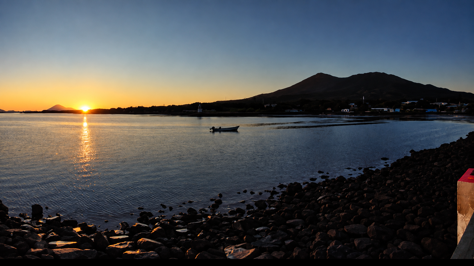 Atardecer sobre la costa de El Salvador