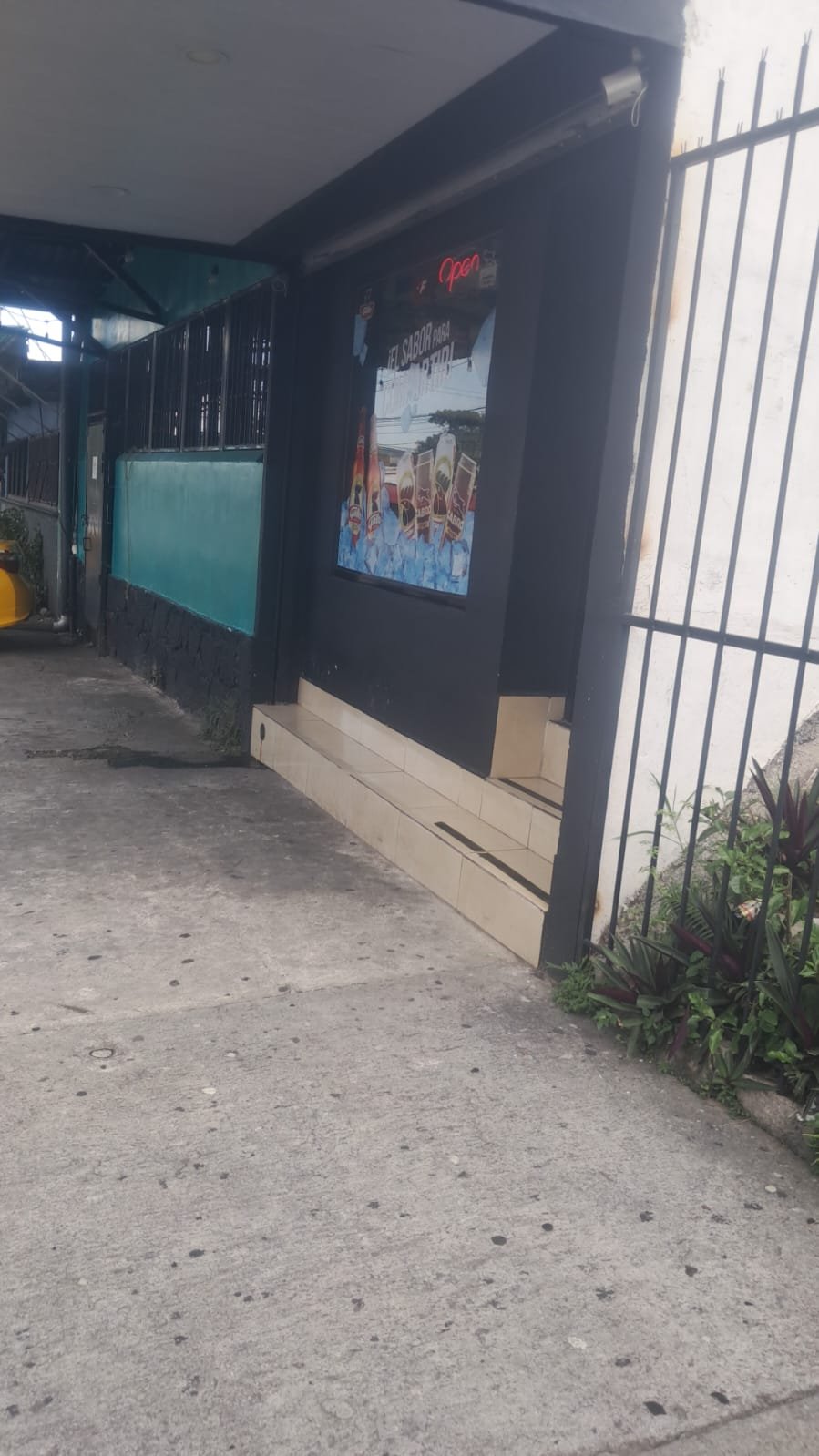 Fotografía 4 del local comercial Miramonte